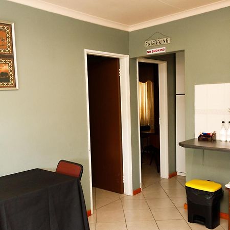 Rainbow Guest House And Tours Uitenhage Экстерьер фото