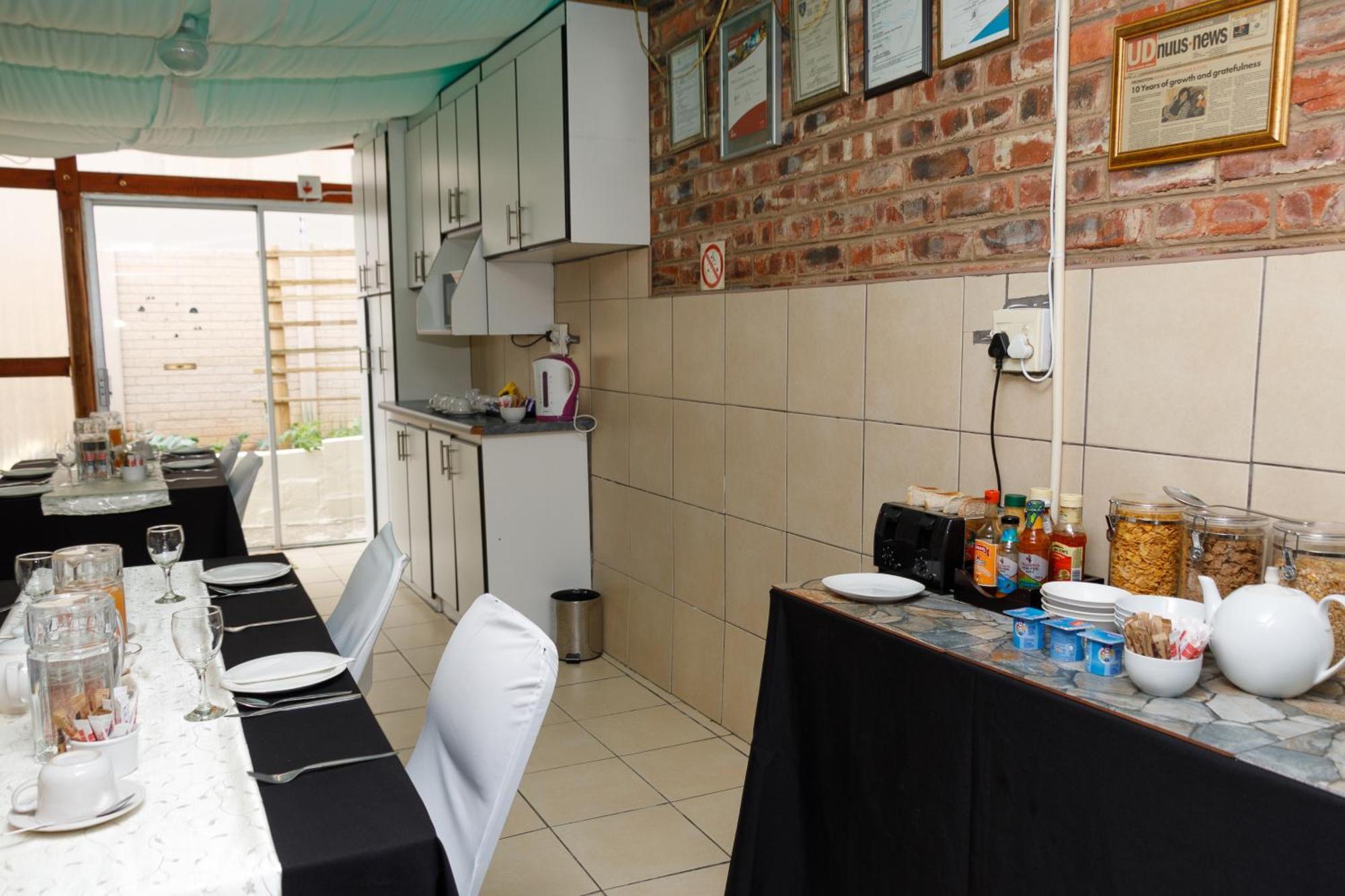 Rainbow Guest House And Tours Uitenhage Экстерьер фото