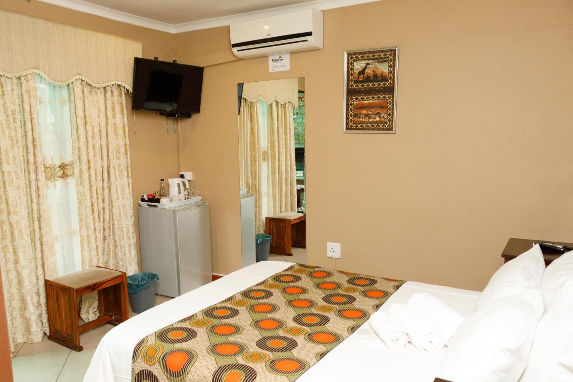 Rainbow Guest House And Tours Uitenhage Экстерьер фото