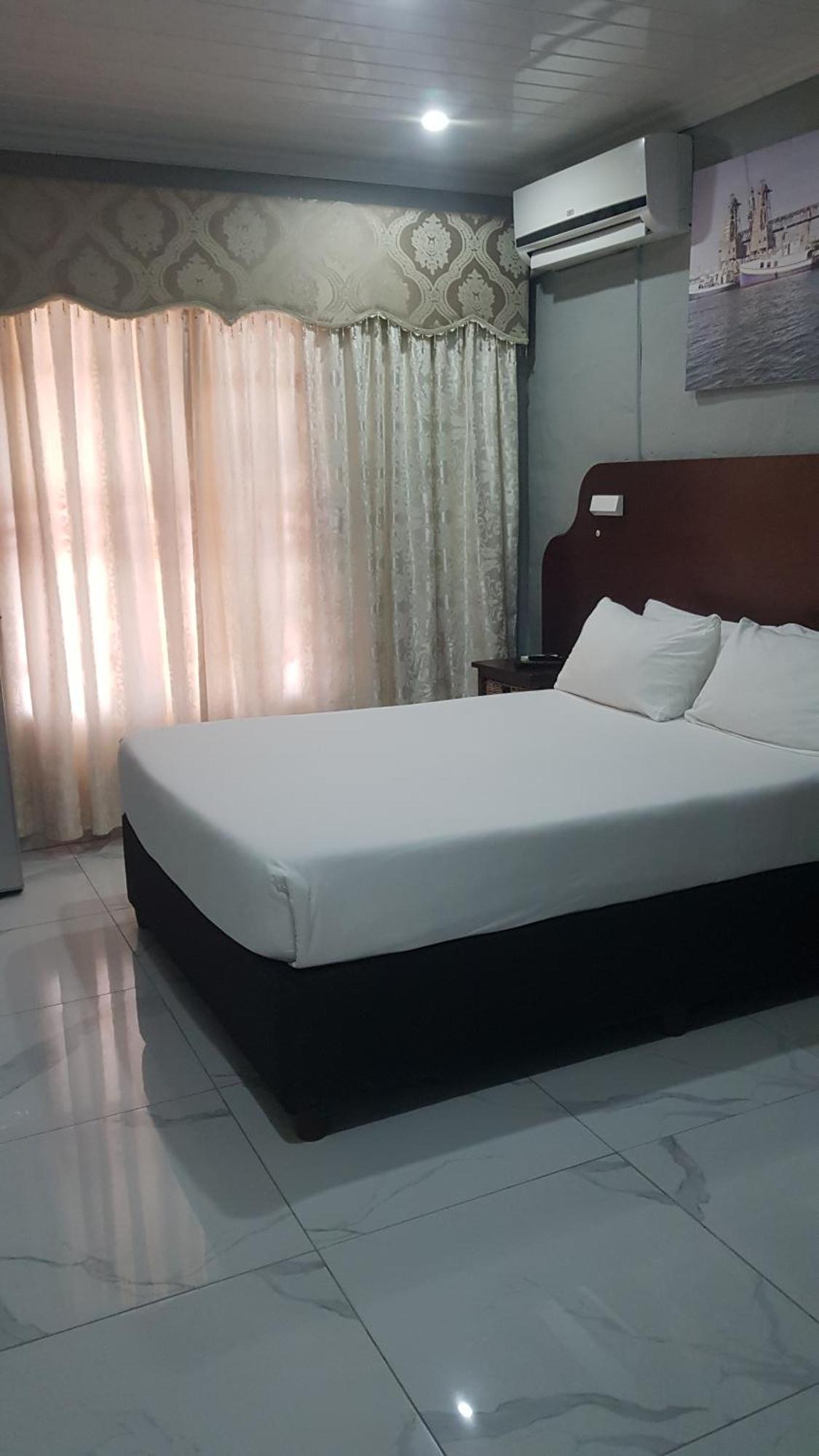Rainbow Guest House And Tours Uitenhage Экстерьер фото