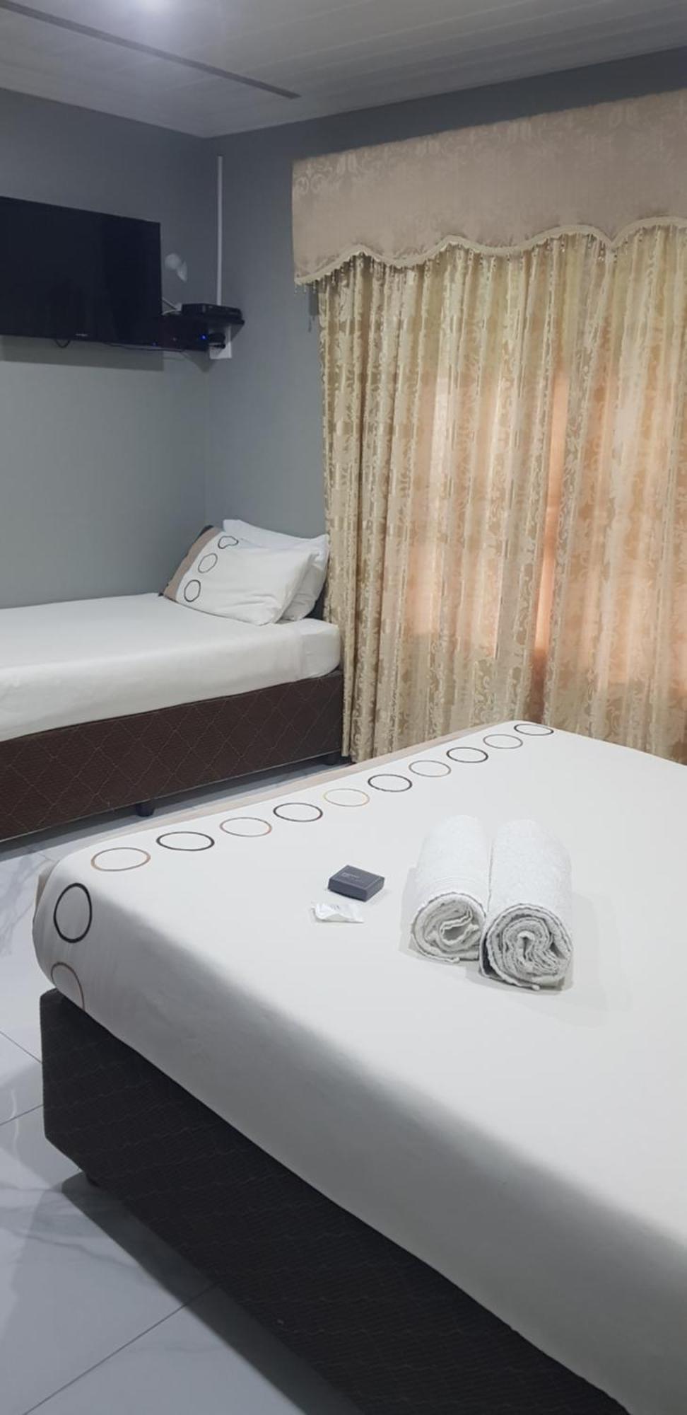 Rainbow Guest House And Tours Uitenhage Номер фото