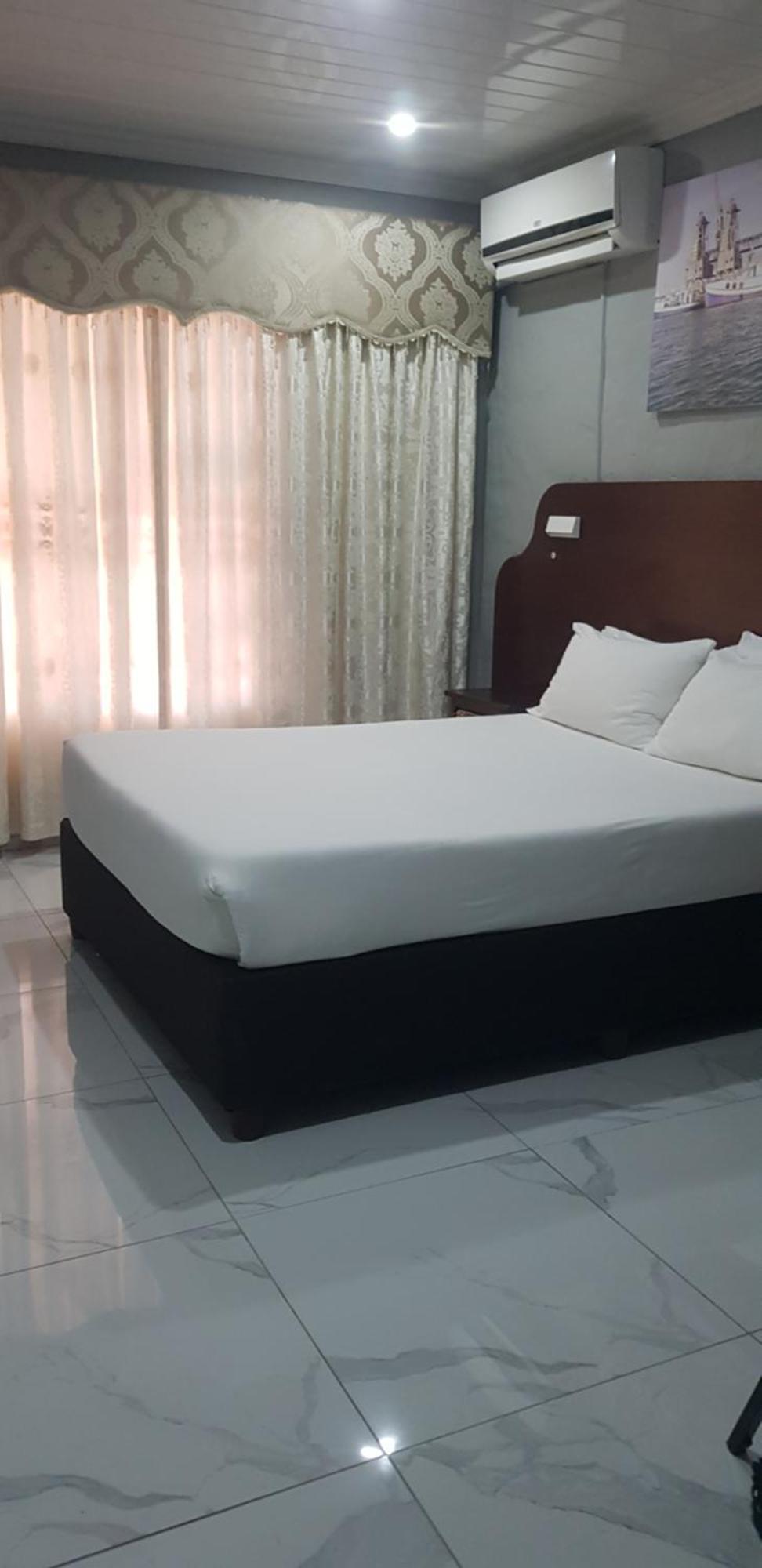 Rainbow Guest House And Tours Uitenhage Экстерьер фото