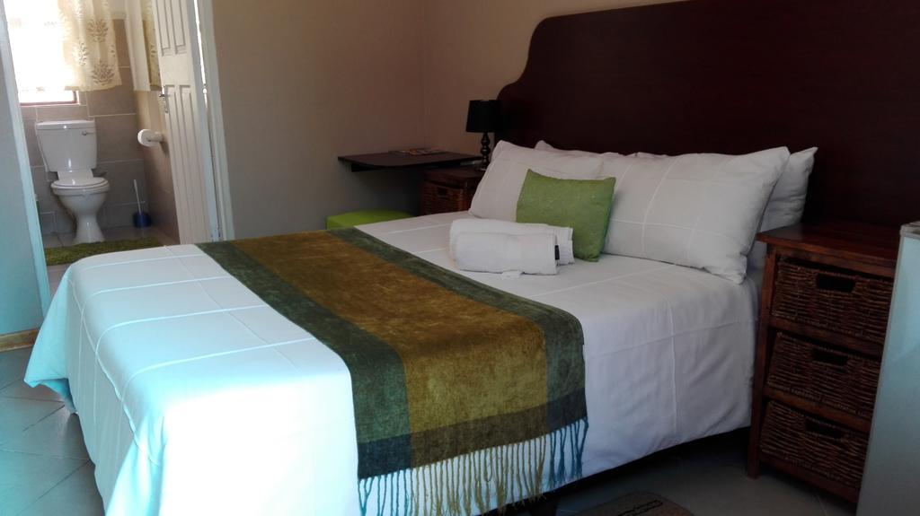 Rainbow Guest House And Tours Uitenhage Экстерьер фото