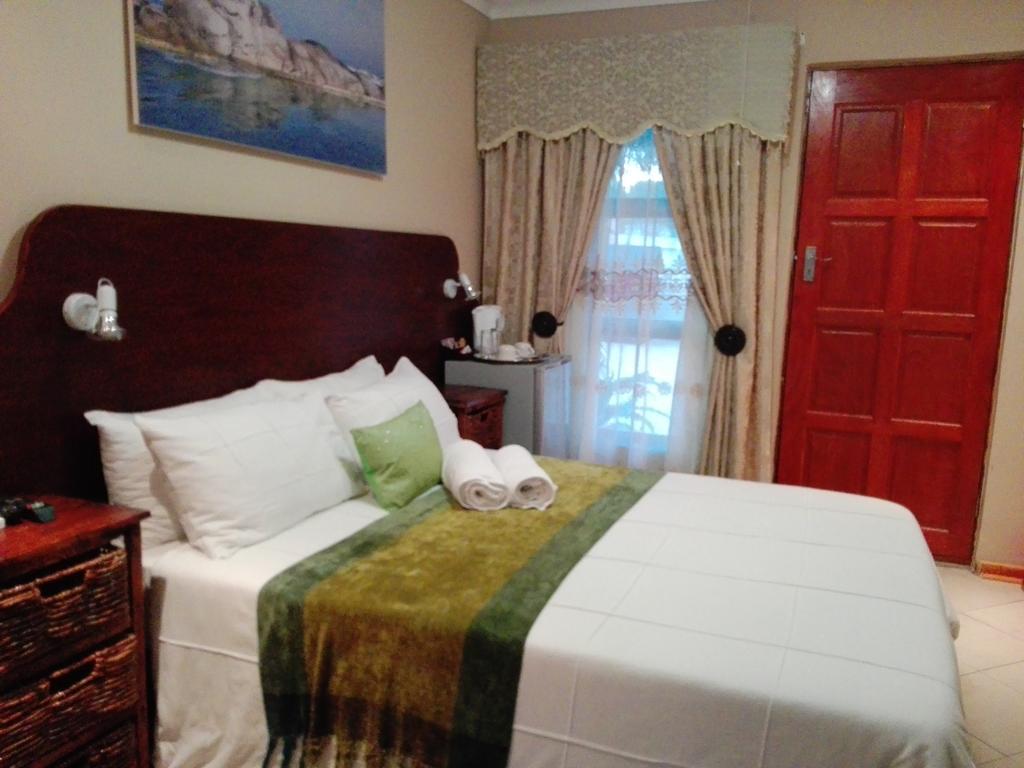 Rainbow Guest House And Tours Uitenhage Экстерьер фото