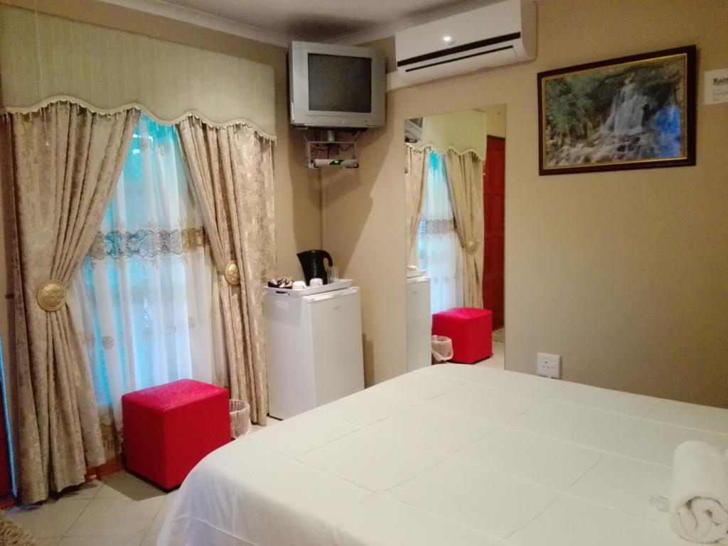 Rainbow Guest House And Tours Uitenhage Экстерьер фото